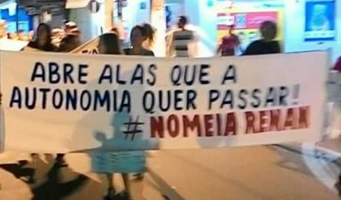 DCE da Uneal entrega carta aberta ao governador Renan Filho