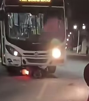 Motociclista fica gravemente ferido após colisão com ônibus em Arapiraca