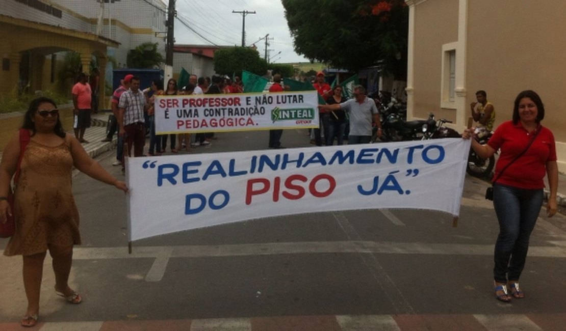 Professores fazem protesto pelo Plano de Cargos