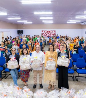 Prefeito Luciano comemora entrega de 300 enxovais já este ano às mães arapiraquenses