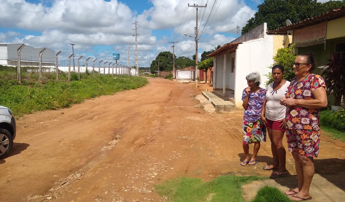 [Vídeo] Sem iluminação pública, moradores do sítio Martins relatam medo de assaltos