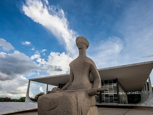 Senadores recorrem ao STF contra redução de salários dos trabalhadores