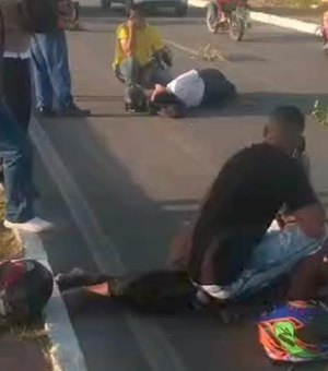 [Vídeo] Mulher fica ferida após queda de moto na Rota do Mar