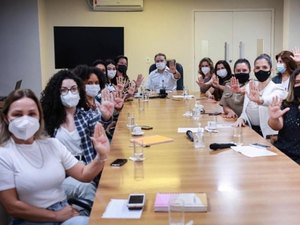 Patrulha Maria da Penha participa de reunião sobre a Lei Código Sinal Vermelho