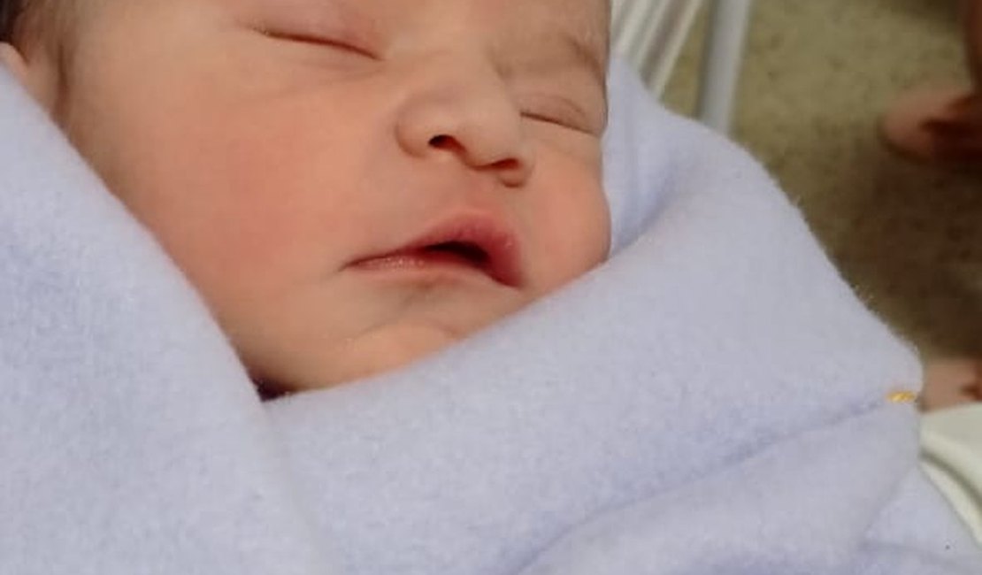 Jovem dá à luz no litoral de SP após achar que bebê era tumor: 'Surpresa'