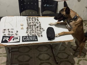 Suspeito é preso por tráfico de drogas em casa em construção no bairro Canafístula