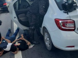 Polícia prende suspeitos após fazer 'live'comemorando roubo de carro