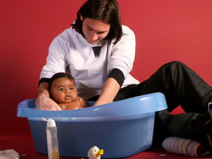 Foto de Messi dando banho em Lamine Yamal quando ele era bebê viraliza