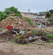 Moradores pedem providências para retirada de 'montanha de lixo' no bairro Verdes Campos