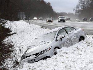 Tempestade de neve surpreende Nova York e deixa mortos nos EUA