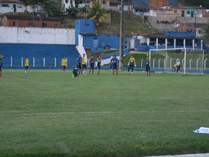 Yuri e Hugo Cabral treinam entre os titulares e devem reforçar o CSA contra o Vila Nova