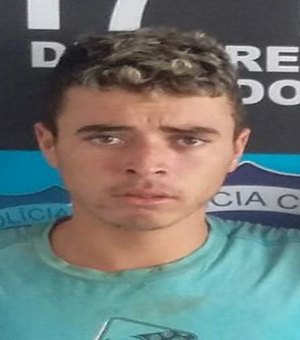 Jovem é preso acusado de receptação de motocicleta roubada e porte ilegal de arma