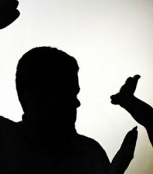 Homem é preso após socar, arrastar esposa pelos cabelos e levar filho de 2 anos a bar no Agreste