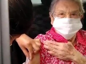 Palmirinha é vacinada contra covid-19: 'Única chance que nós temos'