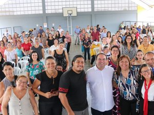 Luciano Barbosa anuncia ampliação do Programa Escola 10