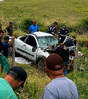 Motorista perde o controle da direção e cai em ribanceira na AL-220
