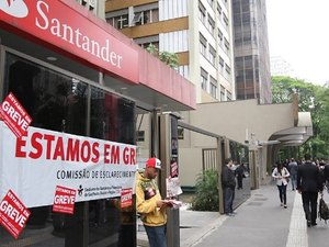 Bancários iniciam greve nacional por tempo indeterminado nesta terça-feira