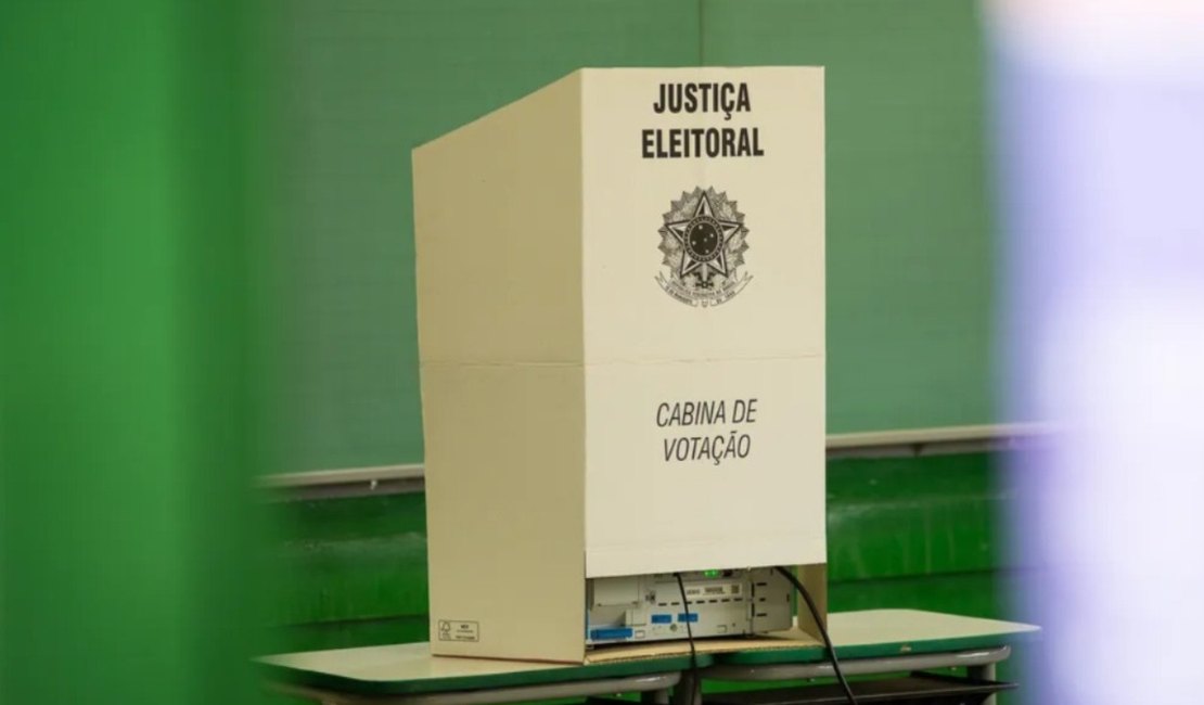 Pode entrar outra pessoa na cabine de votação? Saiba mais aqui