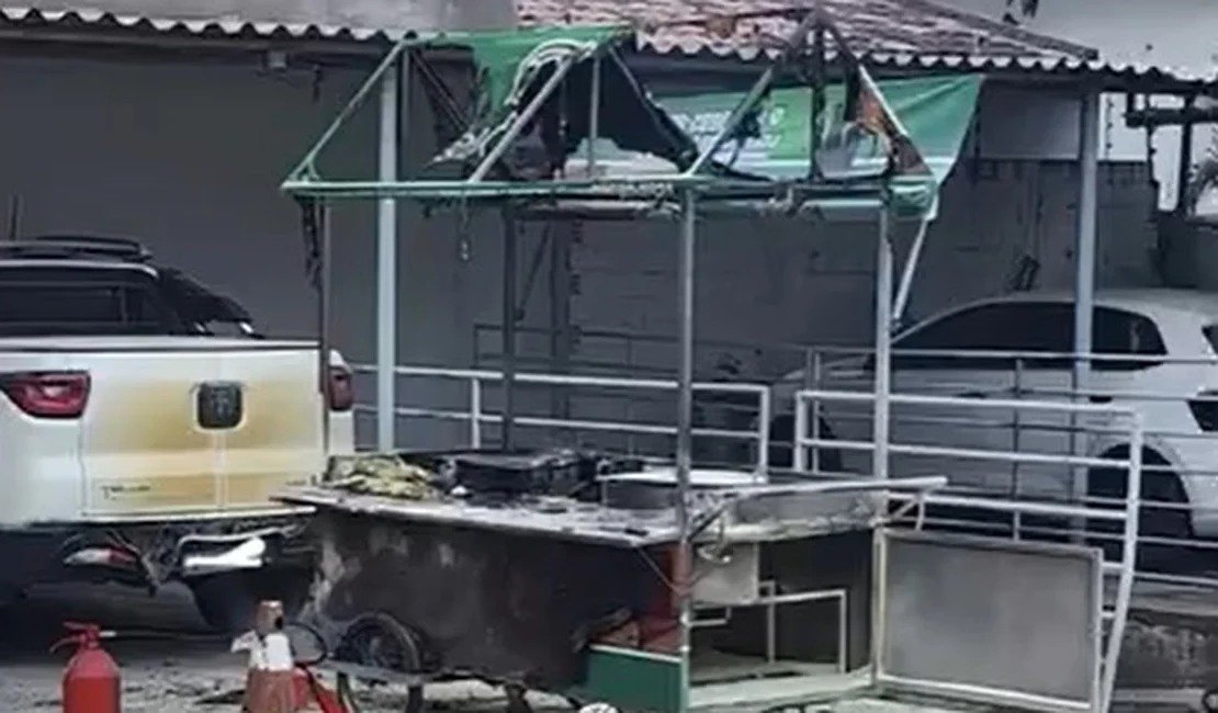 [Vídeo] Vendedor de milho que perdeu carrinho em incêndio pede ajuda em Arapiraca