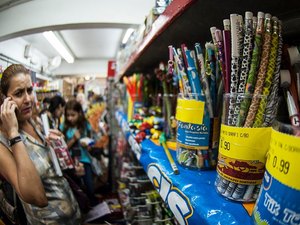 Procon Maceió faz pesquisa de preços de materiais escolares