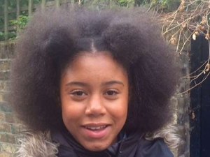 Escola é processada após afastar aluna por causa do cabelo 