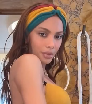 Música descartada por Anitta ganha versão k-pop e vira sucesso mundial