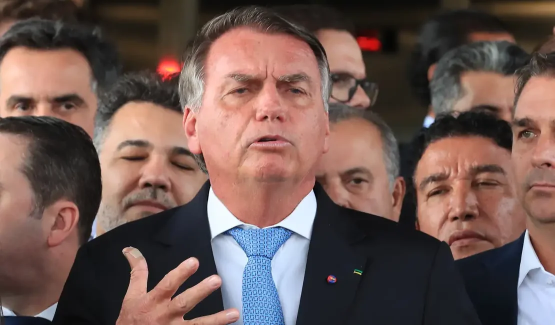 Termina cirurgia de Bolsonaro para bloquear nervo do diafragma