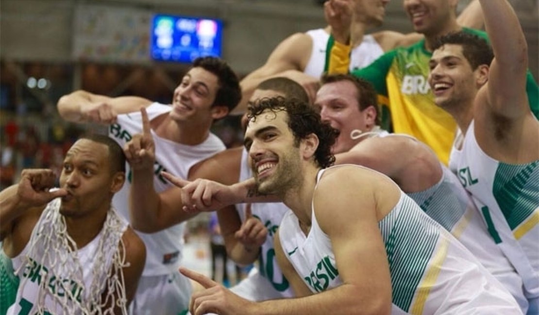 Brasil atropela Canadá e é hexa no basquete masculino do Pan