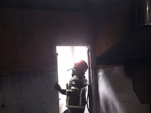 Incêndio causado por fritadeira elétrica atinge cozinha de estabelecimento no Sertão