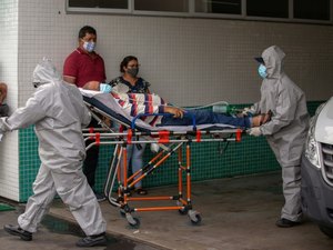 Média móvel de mortes por Covid-19 no Brasil bate recorde pelo 6º dia