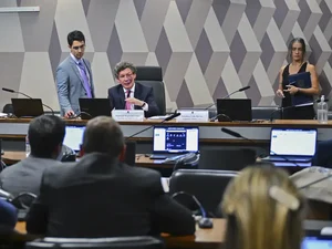 Fim da escala 6x1: comissão do Senado abre sessão e relator apresenta texto