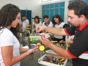 Trinta escolas estaduais superam média nacional do IDEB no ensino médio