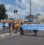 [Vídeo] Trabalhadores portuários iniciam greve com protesto em frente ao Porto de Maceió