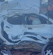 Colisão entre carreta e carro de passeio deixa jovem morto em Marechal Deodoro