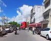 Carreta fica atravessada em cruzamento e provoca congestionamento, em Arapiraca