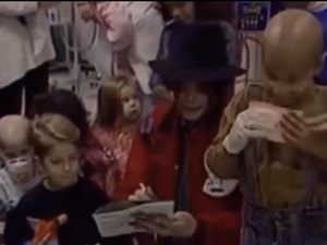 Namorada “secreta” de Michael Jackson defende cantor de acusações de abuso 