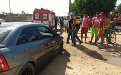 Colisão entre carro e caminhonete deixa duas pessoas feridas 