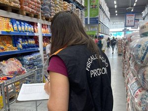 Procon registra diferença de R$ 11 no preço do frango congelado nos atacarejos de Arapiraca