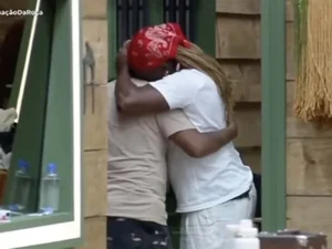 A Fazenda 17: Creo Kellab faz pedido inusitado a peão após ser expulso