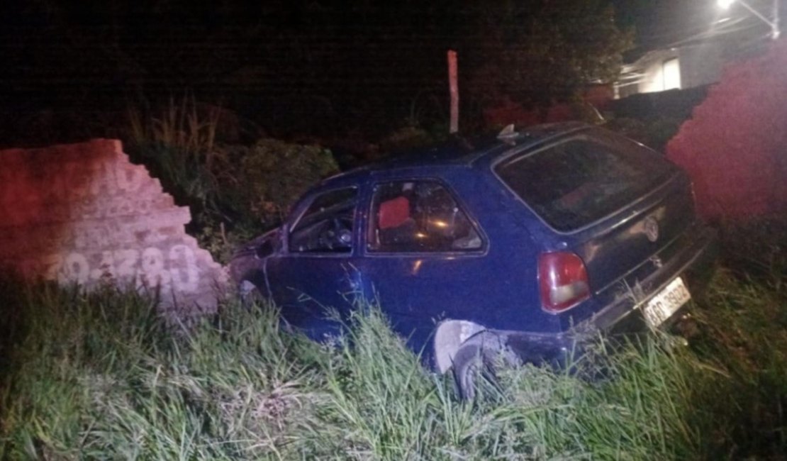 Condutor é preso por embriaguez após colisão contra muro na Cidade Universitária