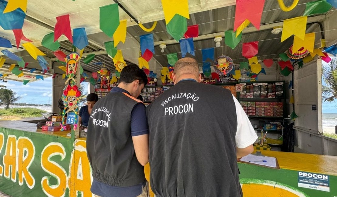Procon Maceió fiscaliza venda de fogos de artifício e orienta consumidores