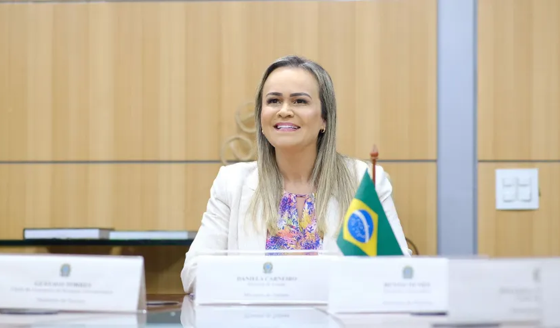 MP abre investigação sobre gastos da ministra Daniela Carneiro na campanha eleitoral