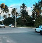 [Vídeo] Semáforo apagado preocupa condutores que trafegam por Marginal do Riacho Piauí, em Arapiraca