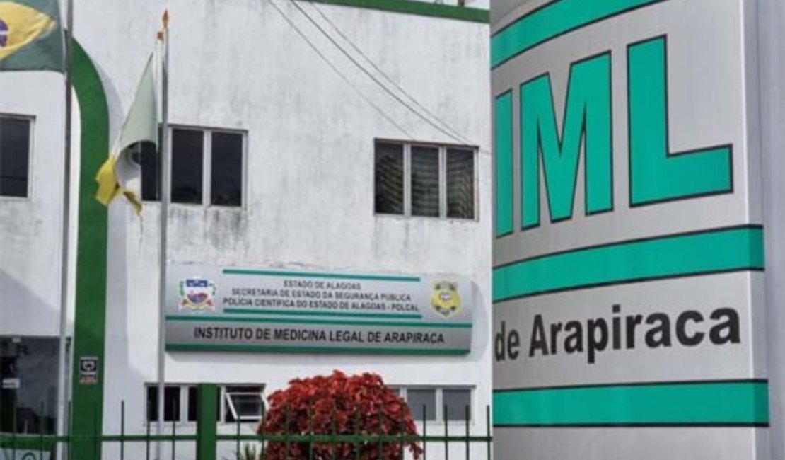 Homem é encontrado morto a tiros nos fundos de terreno no bairro Batingas, em Arapiraca