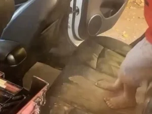 Menino detona carro da mãe com maquiagem