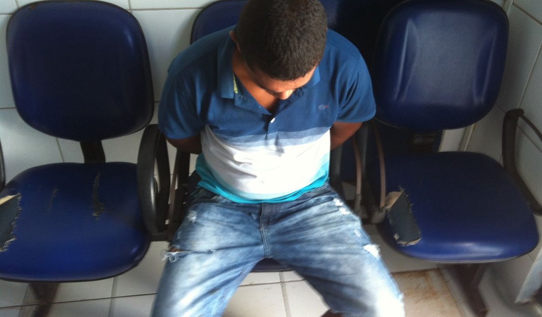 Homem é preso após roubar celular na Jatiúca