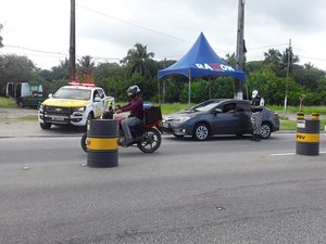 BPRV realiza Blitz, aborda mais de 100 veículos e flagra irregularidades na AL 101 Sul