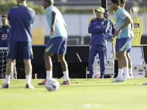 Carlo Ancelotti comanda o primeiro treino da seleção brasileira