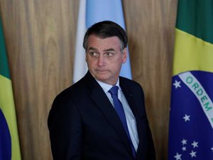 Reprovação do governo Bolsonaro supera aprovação e vai a 48%, diz pesquisa