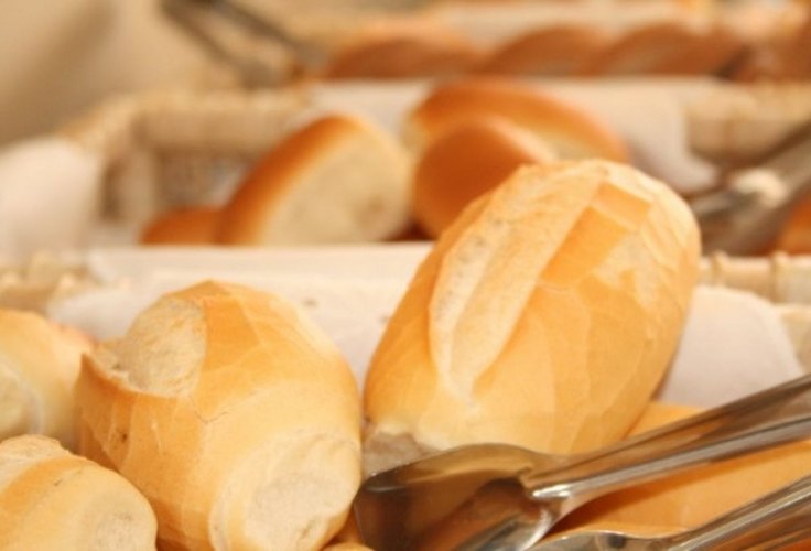 Aumento do pão francês dá início à recessão no País